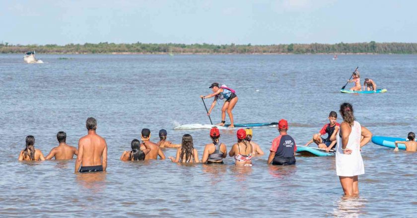 San Nicolás vivió la primera competencia de SUP Race en el arenal