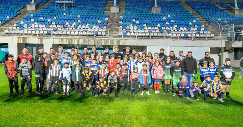 Cerca de 3000 chicos de baby fútbol recibieron su conjunto deportivo