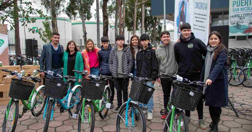 Más de 200 estudiantes recibieron nuevas bicicletas por su esfuerzo y dedicación en generar conciencia ciudadana