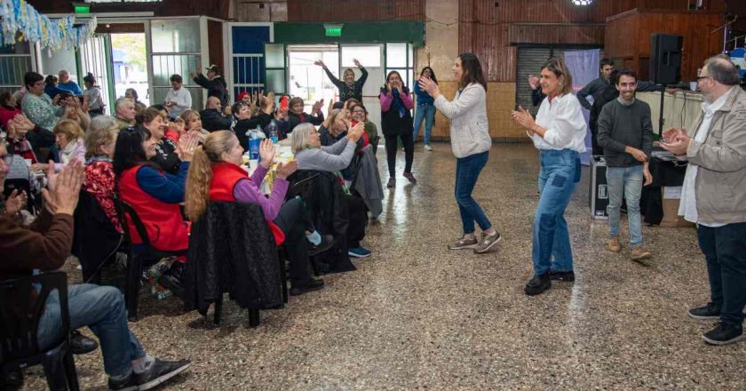 Más de 400 jubiladas y jubilados disfrutaron de un encuentro organizado por ANSES, IPS, PAMI y el Puerto de San Nicolás