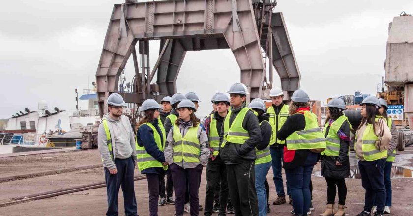 La secundaria 19 de San Nicolás visitó el Puerto