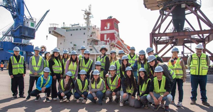 Alumnas y alumnos visitaron el Puerto de San Nicolás