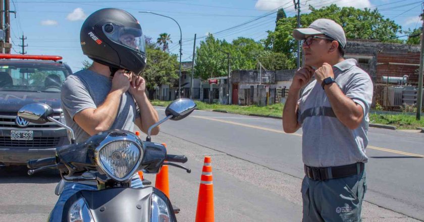 Natalia Donadio: «Controlar el uso de casco también es una manera de cuidar a los vecinos»