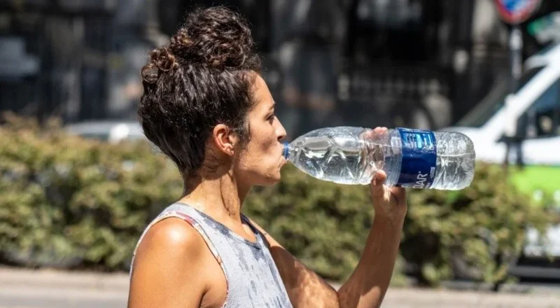 San Nicolás en alerta roja por temperaturas extremas