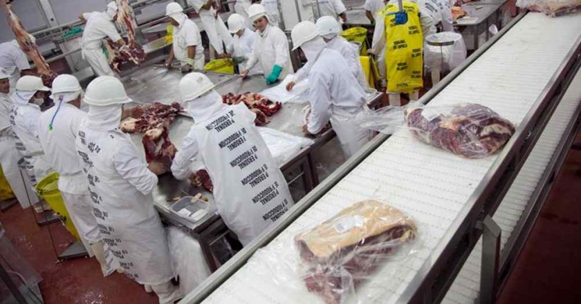 El frigorífico Arrebeef suspende a más de 200 trabajadores