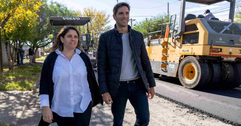 Obras en los barrios: El intendente recorrió la pavimentación de Barrio Savio