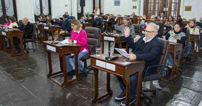 La oposición acuso a Passaglia de ignorar el subsidio provincial, mientras el boleto de colectivo sigue aumentando