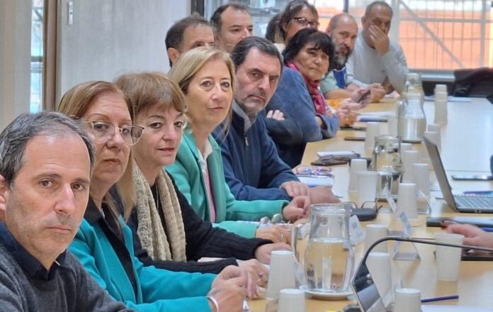 Provincia y los docentes negocian de manera informal un nuevo incremento