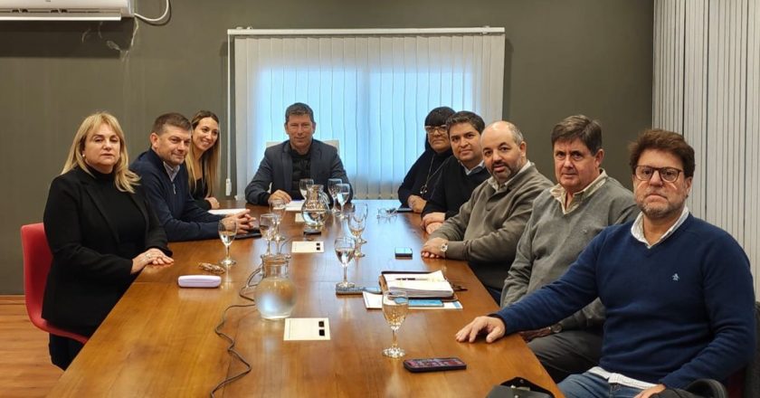 “Avenida del centro”: la UCR bonaerense avanzará en un espacio sin el PRO y LLA